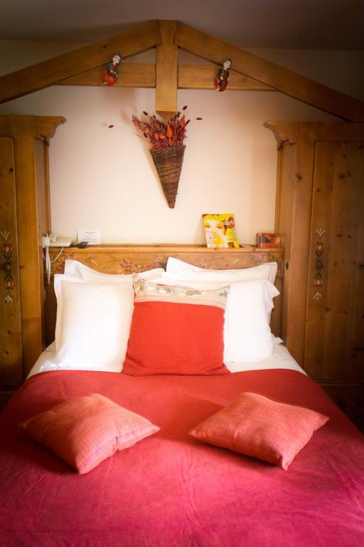 Le Bonheur Dans Le Pre Hotel Lucinges Bilik gambar